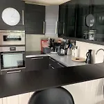 Prime Location, 400 M From The Town Centre דירה *